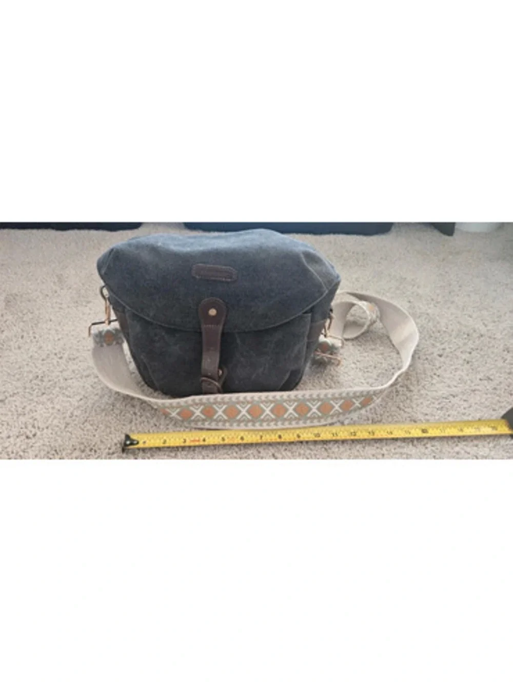 Professional camera bag with new straps by bagsmart